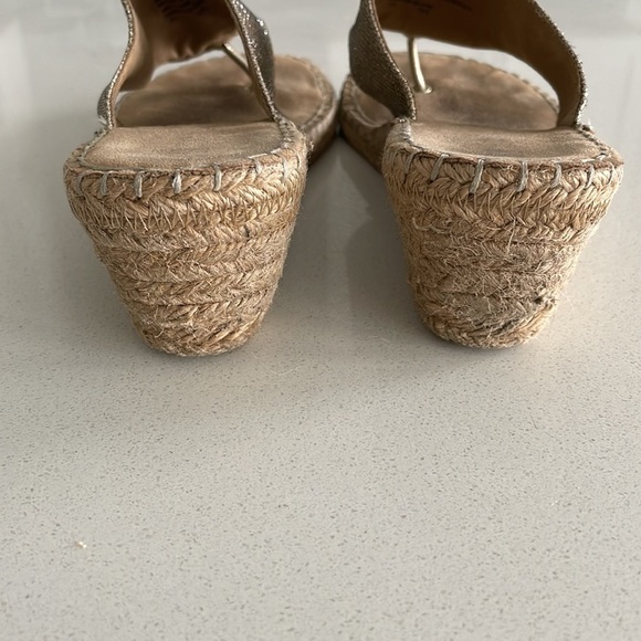 Sz9.5 White Mountain Gold Glitter Beachball wedge slides in GUC - Picture 7 of 11